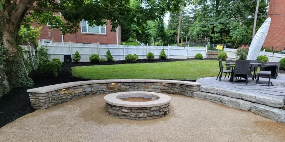 Cincinnati_Landscapedesigner_landscapeconsultation_LeonsLandscaping.webp (5)