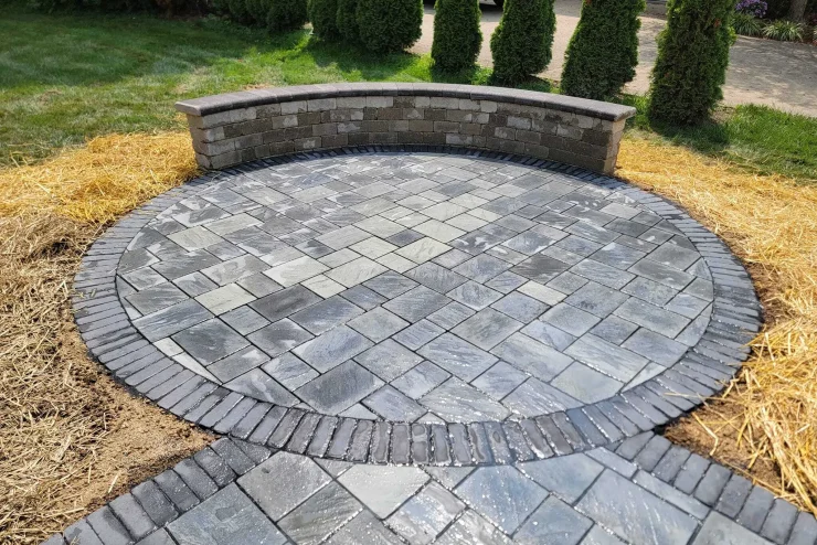 Cincinnati_Landscapedesigner_landscapeconsultation_LeonsLandscaping.webp (34)